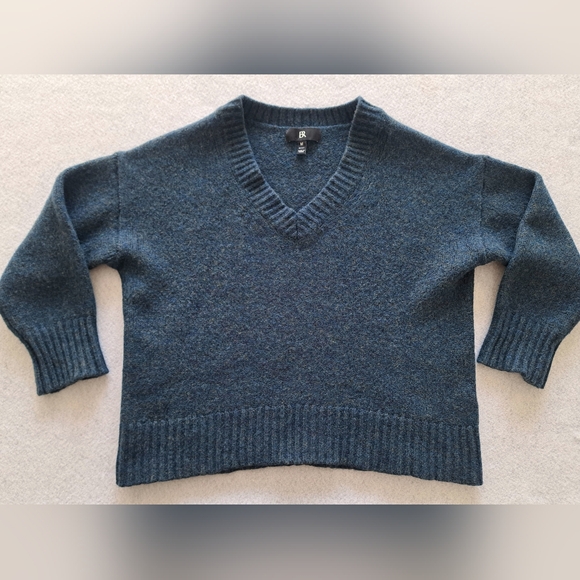 Banana Republic Wool Cotton Blend Teal V-Neck Petite Sweater - Picture 3 of 12